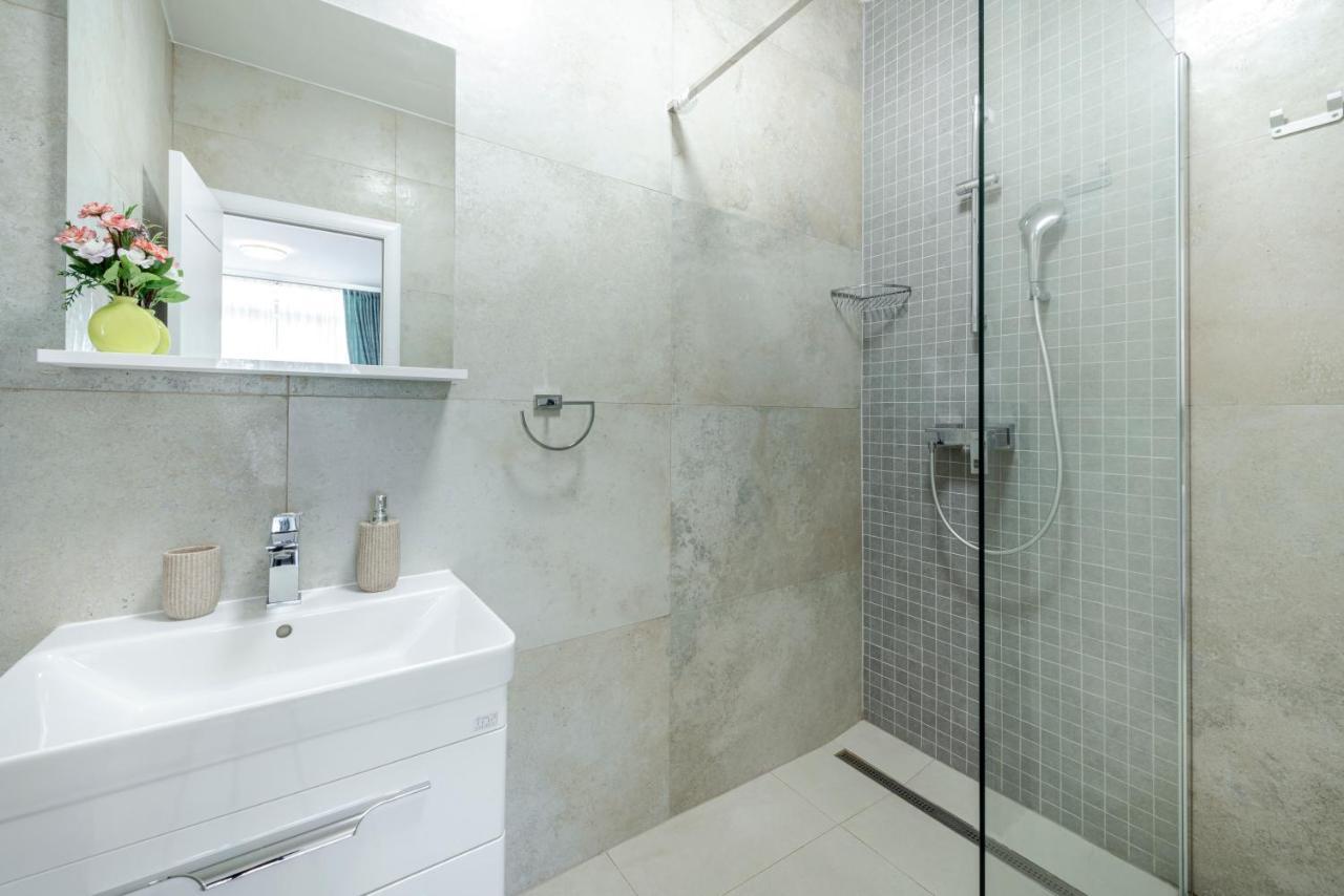 Oyo Deluxe Apartments Дубровник Экстерьер фото