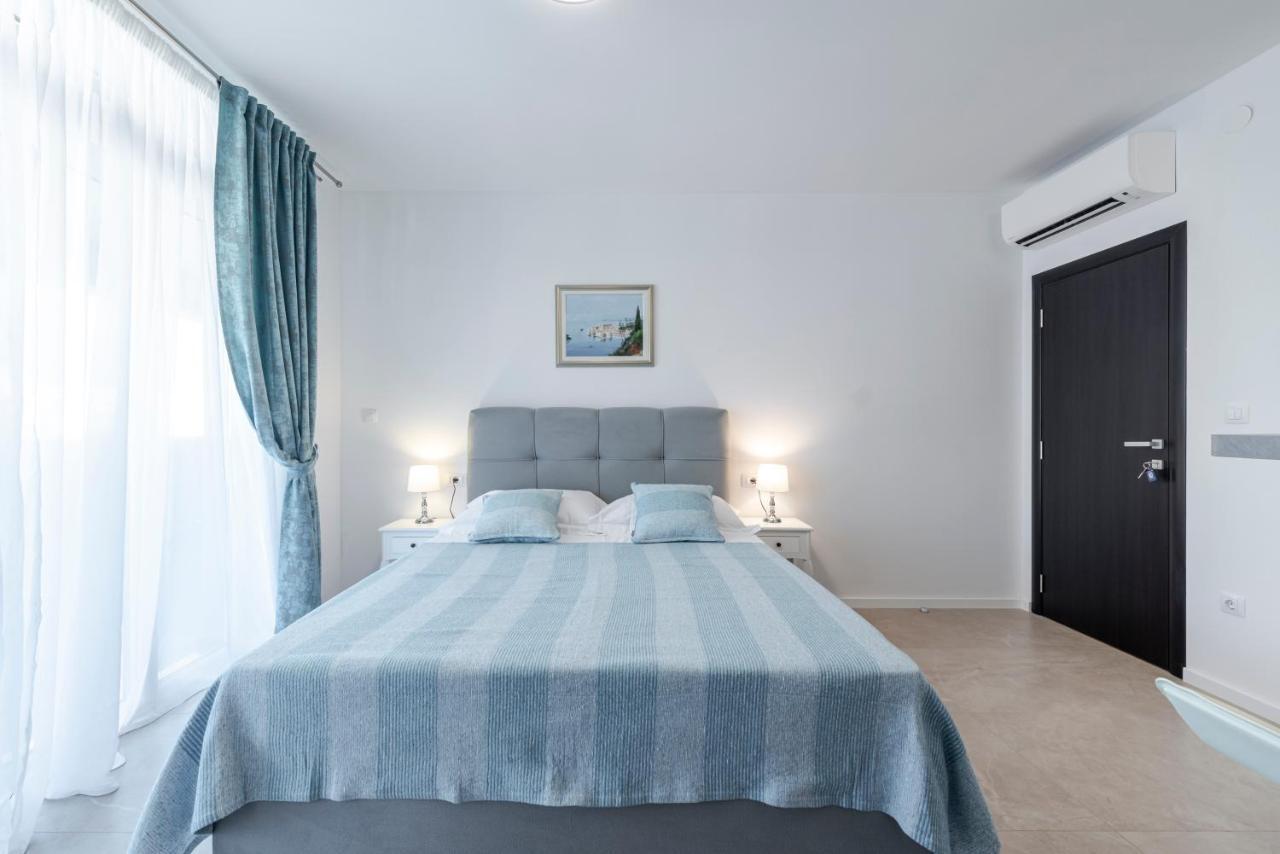 Oyo Deluxe Apartments Дубровник Экстерьер фото