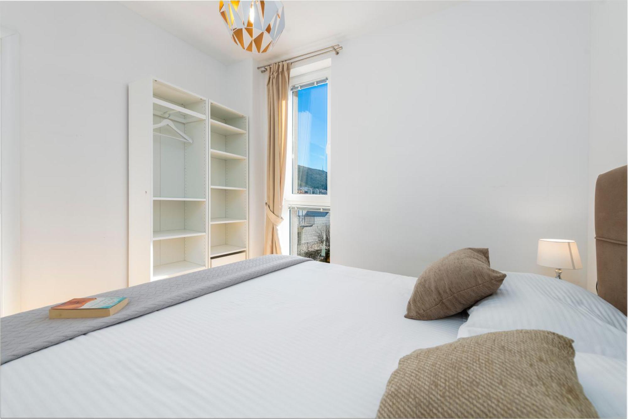 Oyo Deluxe Apartments Дубровник Экстерьер фото