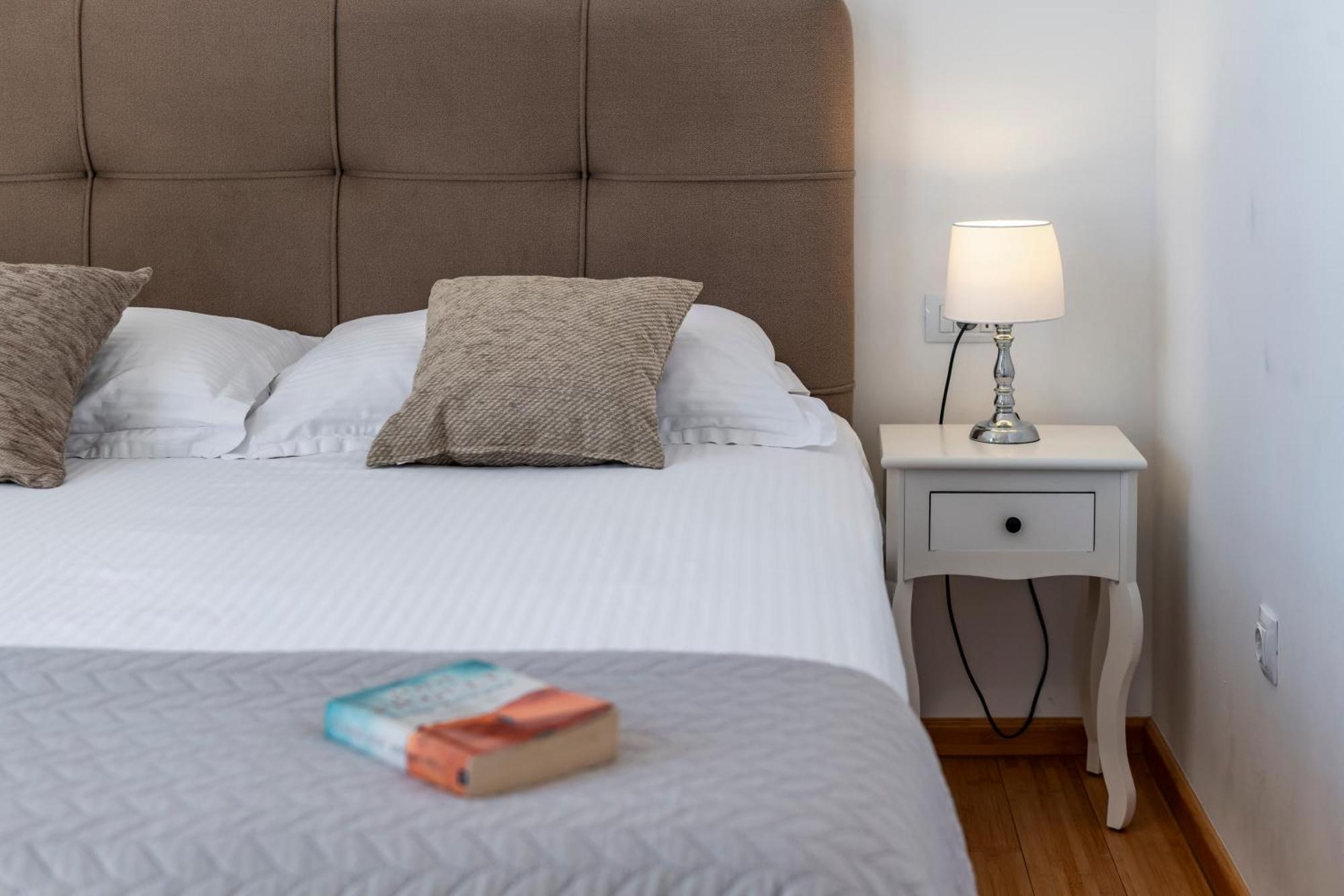 Oyo Deluxe Apartments Дубровник Экстерьер фото